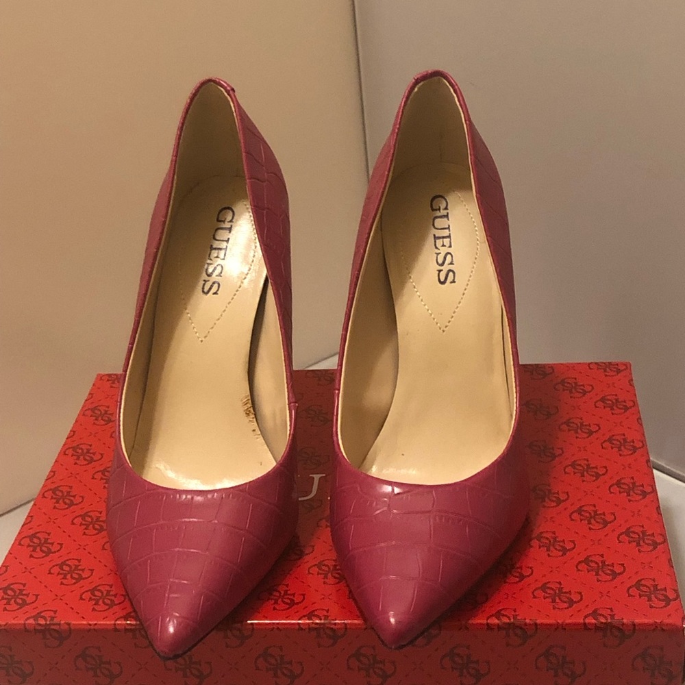 Guess Dark Pink Pumps
